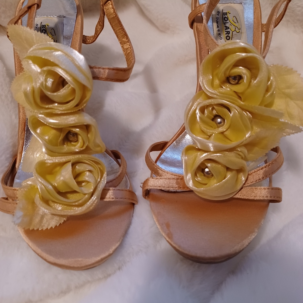 Gold satin evening shoes with flower detail